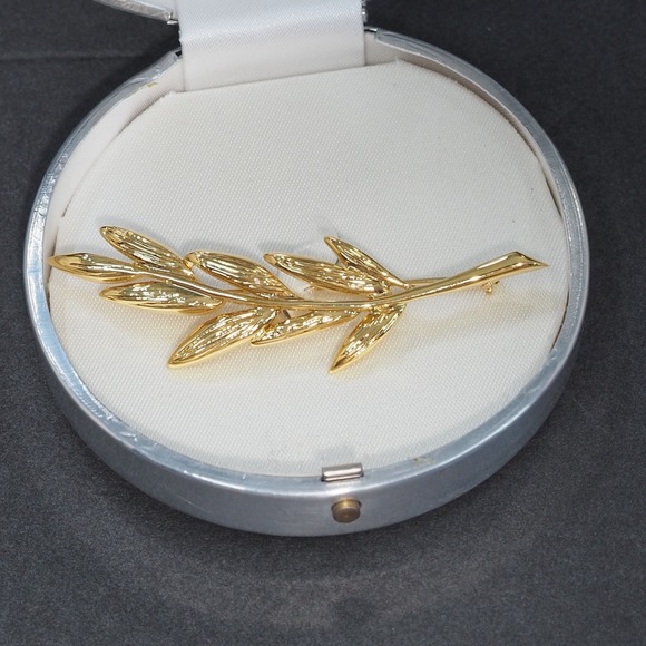 Vintage Napier Brooch Pin Signed Gold Tone Leaf Branch Holiday Winter Box MCM - Picture 2 of 15